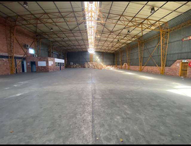 1,369M² WAREHOUSE TO LET IN NEW GERMANY